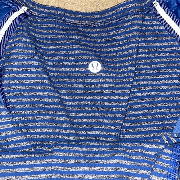 Lululemon Ice Queen TOP EUC Size 8 - Picture 13 of 13